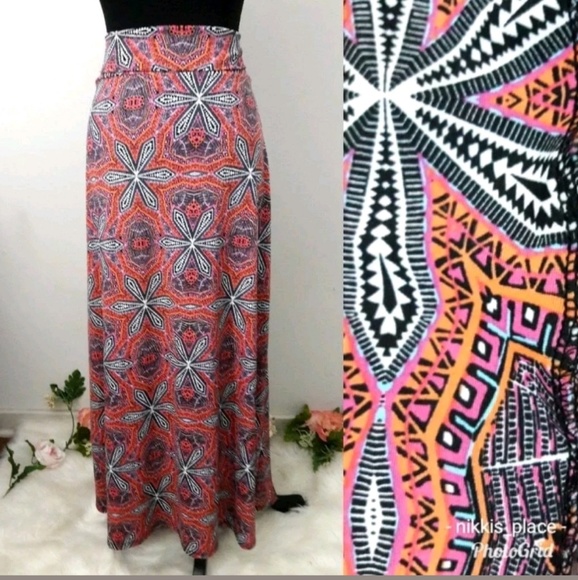 Flirtatious Dresses & Skirts - 🌟3 For $25🌟FLIRTATIOUS Aztec Yoga Maxi Skirt